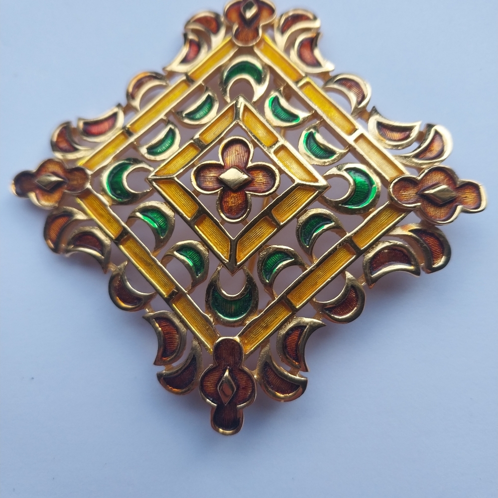 Trifari Super rare Brooch